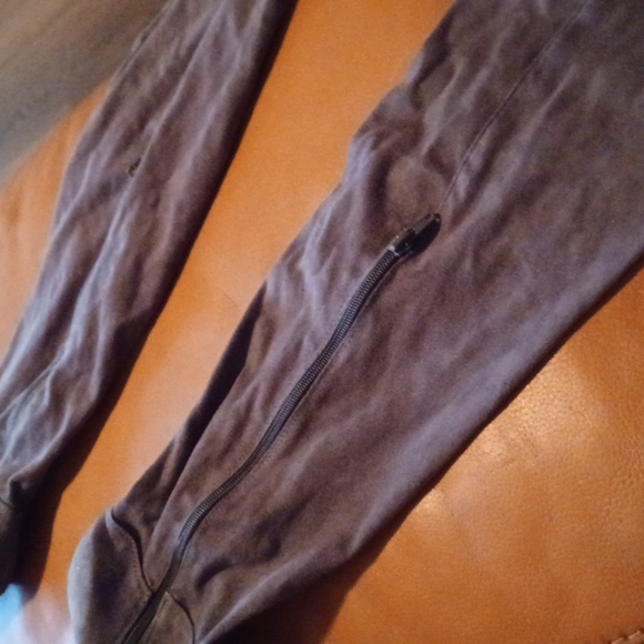 💙🌺Gray Suede Over The Knee Boots - Picture 7 of 14